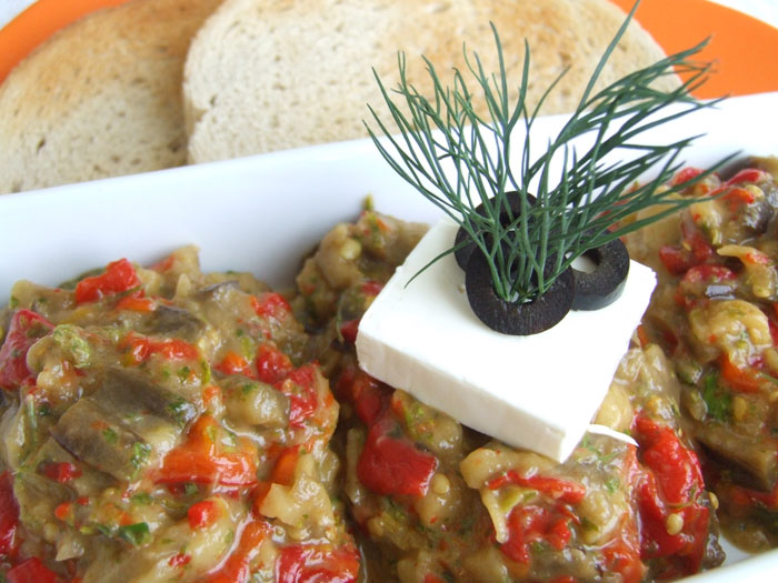 Болгарское домашнее блюдо Kyopolu - закуска, гарнир к мясу. Фото: Lazy Kangaroo/flickr.com 