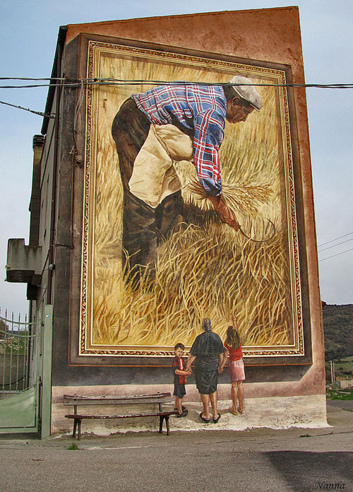 Картины провинциальной жизни на домах в Тиннуре, Италия. Фото: Nanna and Ci on/off/Flickr