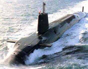 На вооружении ВМС Великобритании стоит четыре атомных подлодки класса Vanguard. Каждая оснащена 16 баллистическими ракетами Trident. Фото с moole.ru
