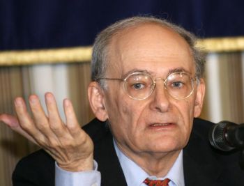 Правозащитник Дэвид Мэйтас в 2006 году призвал японское правительство запретить подбор  органов для трансплантации в Китае, потому что органы изымаются у последователей Фалуньгун. Фото: Yoshikazu Tsuno /AFP /Getty Images