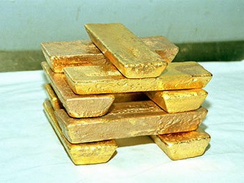 Золотые слитки. Фото с polyusgold.com