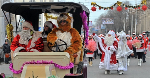 Мир празднует Новый год. Новый год в Киргизстане. Bishkek.  Фото: VYACHESLAV OSELEDKO/AFP/Getty Images