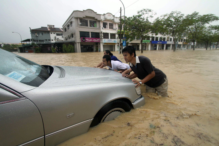 Фоторепортаж о наводнении в Малайзии. Фото: STR/AFP/Getty Images