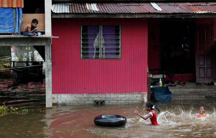 Фоторепортаж о наводнении в Малайзии. Фото: STR/AFP/Getty Images