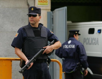 Полиция Испании. Фото: PEDRO ARMESTRE/AFP/Getty Images