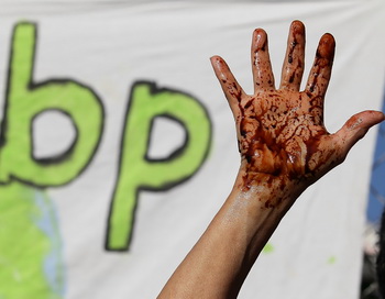 British Petroleum обвиняется в экологической катастрофе. Фото: Justin Sullivan/Getty Images