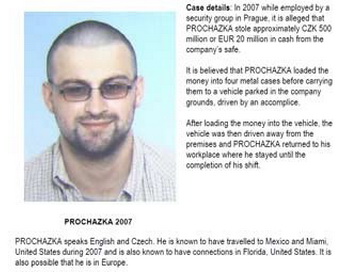Фрагмент одного из опубликованных Интерполом досье. Фото с сайта lenta.ru