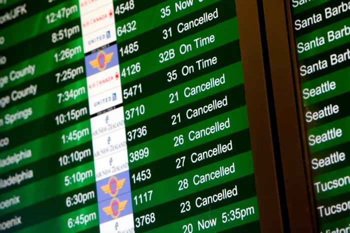 Аэропорт Сан-Франциско когда самолёт Boeing-777 потерпел крушение 6 июля 2013 года. Погибло 2 человека, 181 пострадало. Фото: Sarah Rice/Getty Images