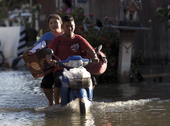 Фоторепортаж о наводнении в Таиланде.Фото:Paula Bronstein /Getty Images 