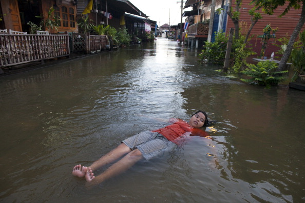 Фоторепортаж о наводнении в Таиланде.Фото:Paula Bronstein /Getty Images 