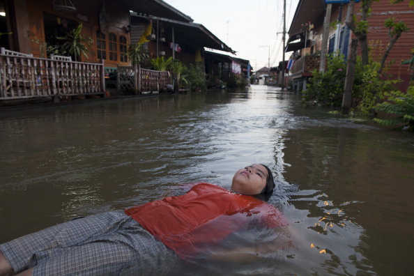 Фоторепортаж о наводнении в Таиланде.Фото:Paula Bronstein /Getty Images 