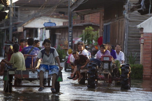 Фоторепортаж о наводнении в Таиланде.Фото:Paula Bronstein /Getty Images 