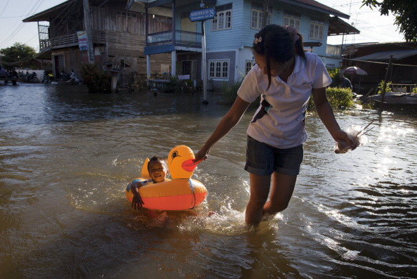 Фоторепортаж о наводнении в Таиланде.Фото:Paula Bronstein /Getty Images 