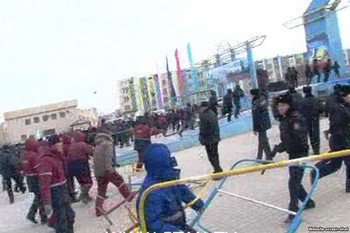 Массовые беспорядки в казахском городе Жанаозене. Фото с econo.com.ua