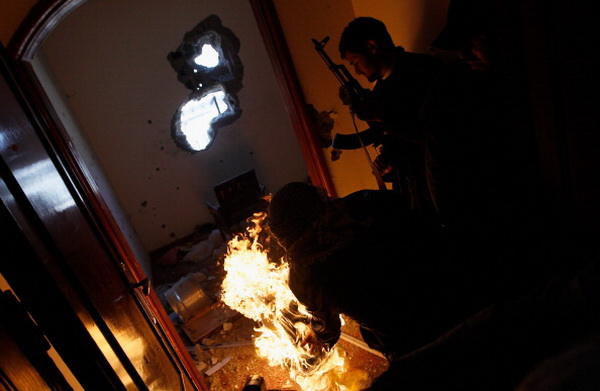 Противостояние в ливийском городе Мисурата. Фото: Chris Hondros/Getty Images