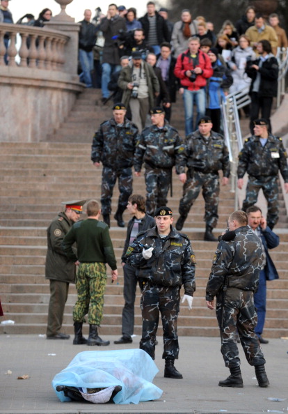 Теракт в минском метро:  списки пострадавших и погибших. Фоторепортаж. Фото: SERGEY BALAY, VIKTOR DRACHEV, ONT/AFP/Getty Images