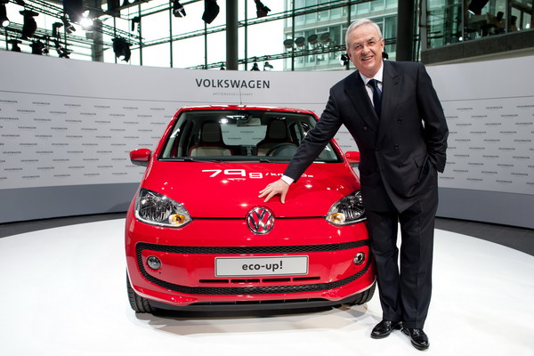 Зарплата шефа VW. Глава компании Volkswagen (VW) Мартин Винтеркорн на презентации автомашин. Фото: JOCHEN LUEBKE/AFP/Getty Images