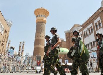 Китайские силы безопасности демонстрируют свое присутствие в Синьцзяне. Фото: .n-tv.de