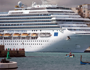 Круизный лайнер Costa Concordia. Фото РИА Новости