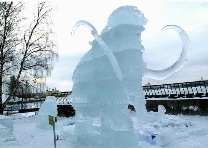 Фестиваль ледянных скульптур в зоопарке Хельсинки. Фото: VILLE MYLLYNEN/AFP/Getty Images