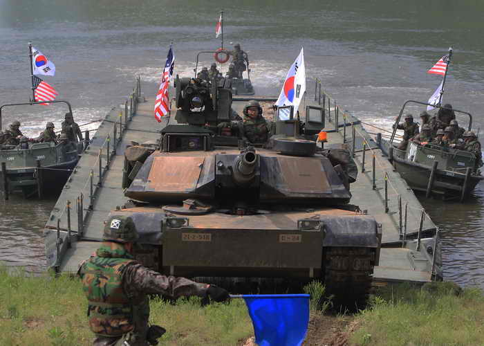  Южная Корея совместно с США начали новые военные учения. Фото: Chung Sung-Jun/Getty Images