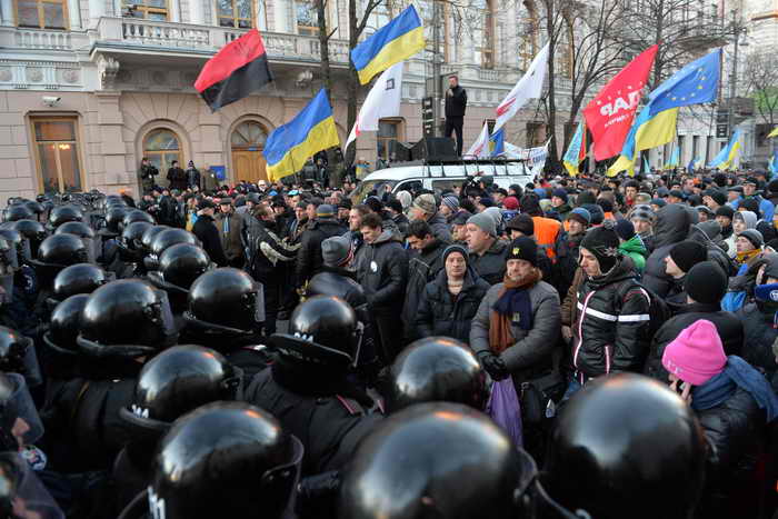 Янукович подписал закон об амнистии всех участников Евромайдана. Фото: SERGEI SUPINSKY/AFP/Getty Images