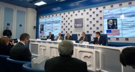 Торжественное объявление победителя премии ― профессора Джаянта Балига из Калифорнии, США. Фото: Ульяна Ким/Великая Эпоха