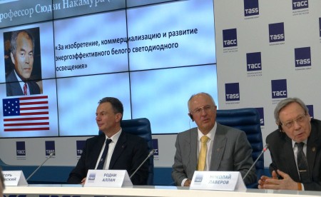 Торжественное объявление победителя премии ― профессора Сюдзи Накамура из Калифорнийского университета города Санта Барбара. Фото: Ульяна Ким/Великая Эпоха