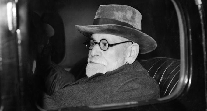 LONDON, UNITED KINGDOM: Austrian psychoanlyst Sigmund Freud leaves Victoria Station after his arrival in London 06 June 1938. Freud had his passport restored to him unexpectedly by the Nazi authorities. He was allowed to take out of Austria only his furniture, his library and his collection of Greek and Egyptian antiques. (Photo credit should read AFP/Getty Images)