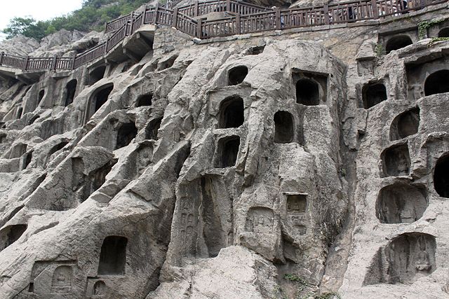 Лунмэнь