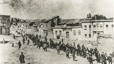 Армянский марш из Харпута в 1915 г. (Национальный архив Республики Армения)