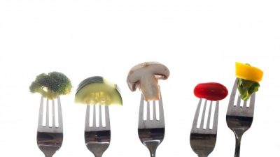Из одного быка можно приготовить 1 500 порций мяса, но чтобы его выкормить, требуется 18 000 порций зерновых. Фото: Pixabay