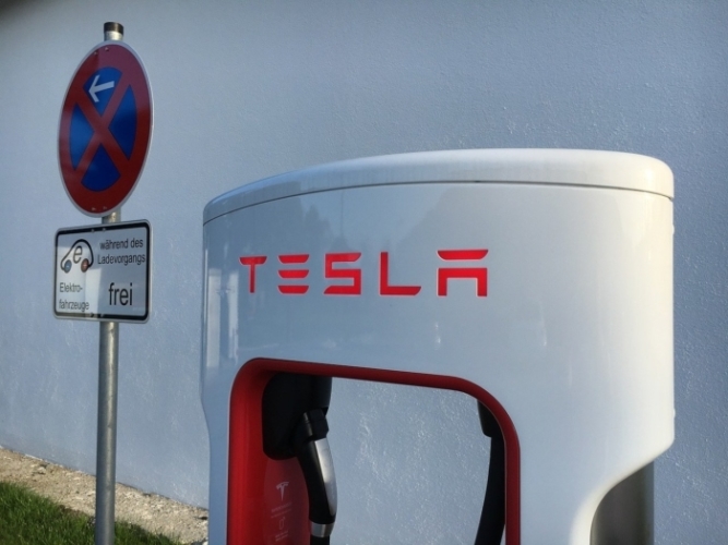 зарядка для электромобилей Tesla