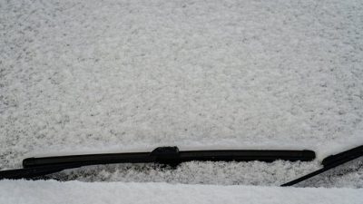 Стеклоочистители. Фото: pixabay.com/photos/car-windscreen-snow-windshield-6057829/