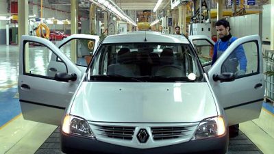 Renault Logan. Фото:  STR/AFP via Getty Images)