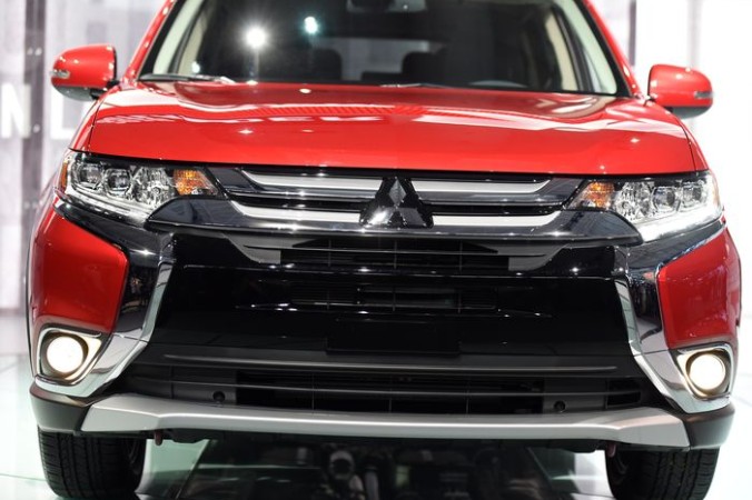 Новинки автосалона в Нью-Йорке 2015 — Mitsubishi Outlander. Фото: DON EMMERT/AFP/Getty Images