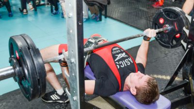 Кубок новороссийского фитнес-клуба Good Gym по пауэрлифтингу набирает обороты. Фото: Андрей Михайловский/Великая Эпоха