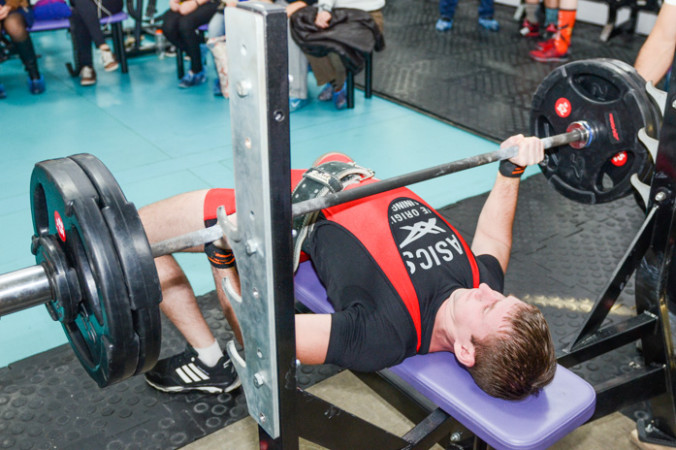 Кубок новороссийского фитнес-клуба Good Gym по пауэрлифтингу набирает обороты. Фото: Андрей Михайловский/Великая Эпоха