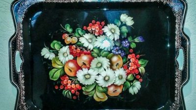 Поднос фестончатой формы. Фото: Татьяна Петрова/Великая Эпоха