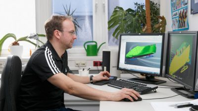 Медики советуют заниматься зарядкой на работе. Фото: Boris Streubel/Bongarts/Getty Images