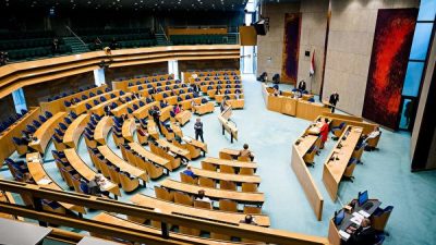 Зал пленарных заседаний во время первого еженедельного правительственного часа в парламенте Нидерландов, Гаага, Нидерланды, 19 мая 2020 года. BART MAAT/ANP/AFP via Getty Images