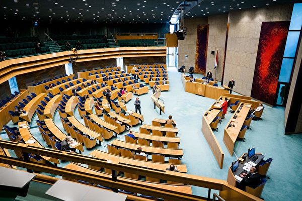 Зал пленарных заседаний во время первого еженедельного правительственного часа в парламенте Нидерландов, Гаага, Нидерланды, 19 мая 2020 года. BART MAAT/ANP/AFP via Getty Images