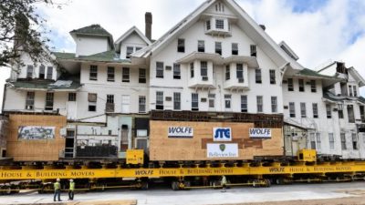 Wolfe House & Building Movers/commons.wikimedia.org/CC BY-SA 3.0