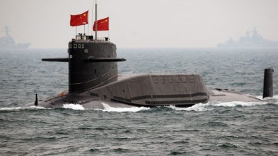 Подводная лодка НОАК 23 апреля 2009 года у побережья Циндао, провинция Шаньдун. Фото: Guang Niu/AFP/Getty Images