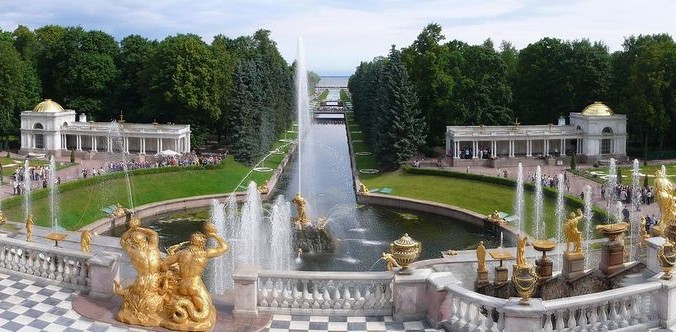 Панорама Петергофа.  Фото: Philipp Hienstorfer/ commons.wikimedia.org/CC BY 2.5