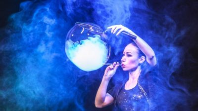 Мелоди Ян выступает в New World Stages в Нью-Йорке 22 марта 2014 г. Фото: Samira Bouaou/Epoch Times