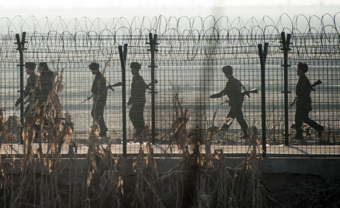 Граница между Северной и Южной Кореей. Фото:  JOHANNES EISELE/AFP/Getty Images