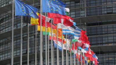 Флаги Европейского союза у здания Европейского парламента в Страсбурге, Франция, 11 мая 2016 года. Christopher Furlong/Getty Images