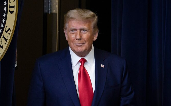 Президент Дональд Трамп прибыл, чтобы выступить на конференции по созданию вакцин в Вашингтоне, 8 декабря 2020 года. Tasos Katopodis/Getty Images