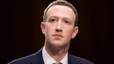 Основатель и генеральный директор Facebook Марк Цукерберг дает показания на совместных слушаниях судебного и коммерческого комитетов Сената в Вашингтоне 10 апреля 2018 г. Samira Bouaou/The Epoch Times